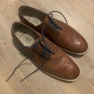Clarks Men’s Tan Brown Leather Wingtip Oxfords with Dark Laces
